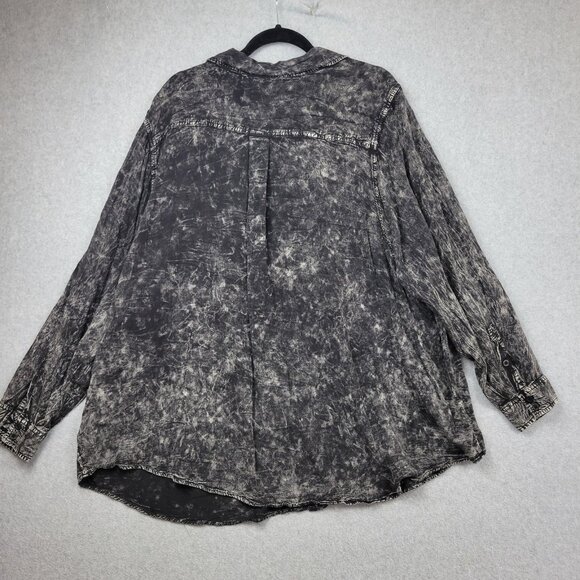 Torrid Shirt Womens Size 4 Black Acid Washed Rayon Bleached Button Down - Picture 10 of 11